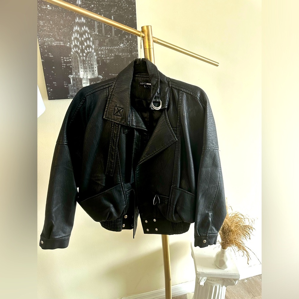 Cropped black leather like jacket